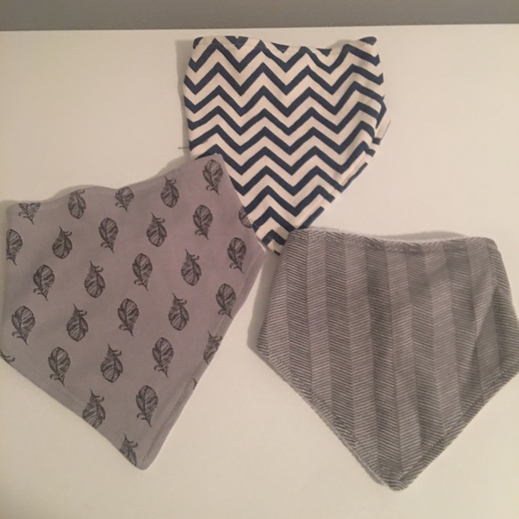 Baby bibs NWOT - Picture 2 of 8